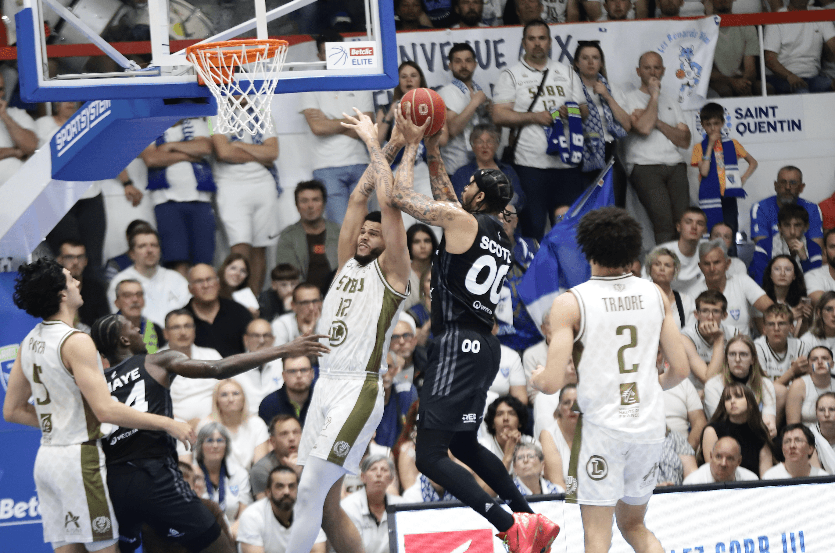 L’ASVEL, auteure d’une invraisemblable remontée à Saint-Quentin, se hisse en demi-finale !
