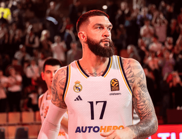 Officiel : Vincent Poirier s’engage avec l’Anadolu Efes pour trois saisons !