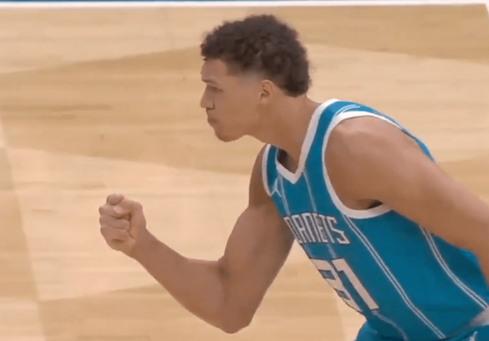 La paire tricolore des Hornets en avant : titularisation pour Salaün, +34 de +/- pour Diabaté !
