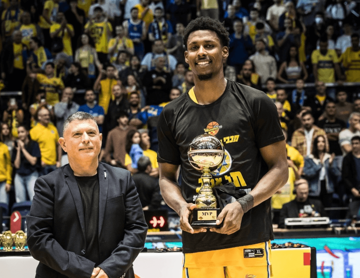 Jaylen Hoard élu MVP pour son premier titre en carrière avec le Maccabi Tel-Aviv