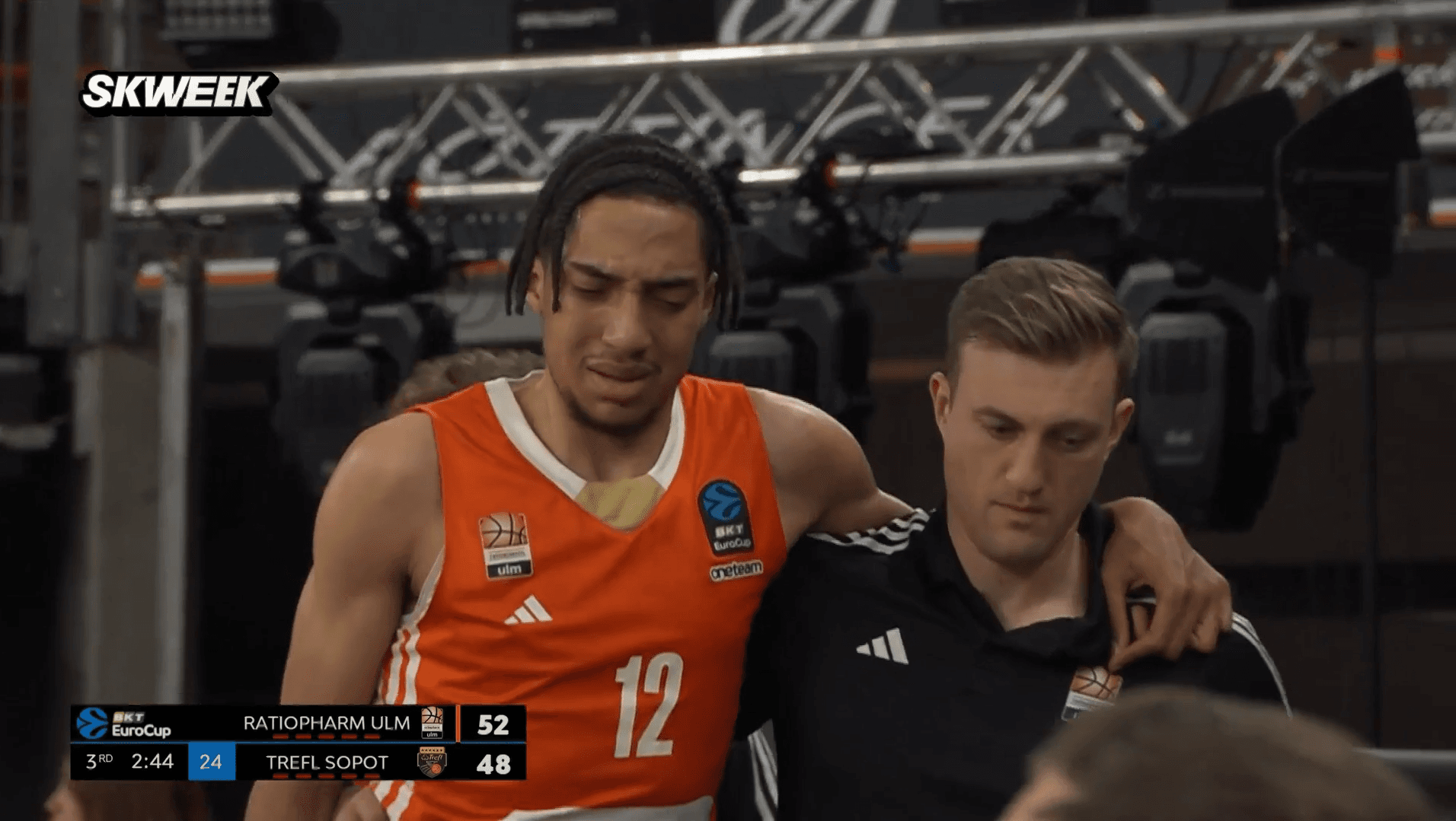 Inquiétude pour Noa Essengue, victime d’une chute spectaculaire en match