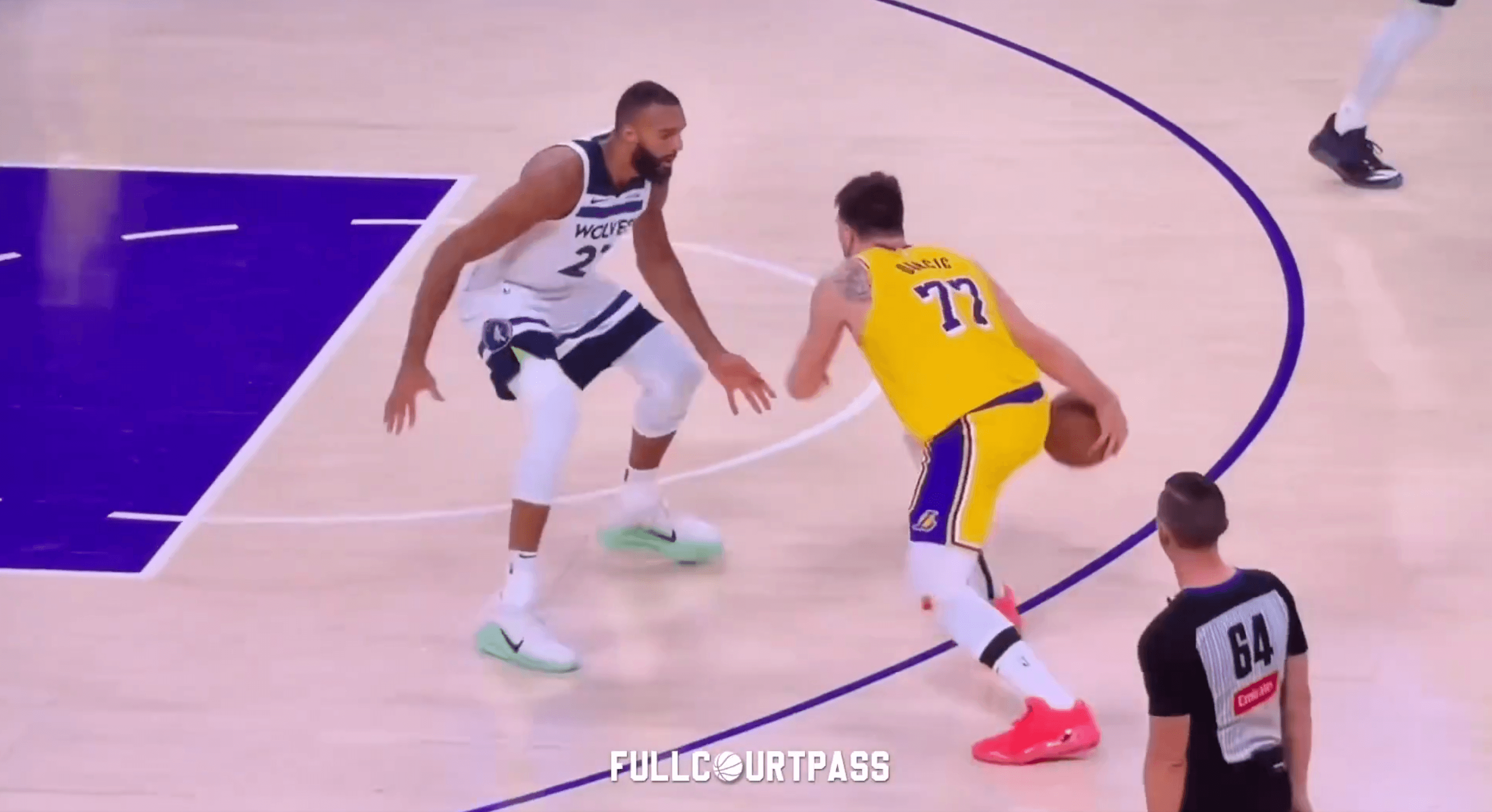 Moqué par les Lakers, discret statistiquement, pourtant difficilement franchissable : le paradoxe Rudy Gobert