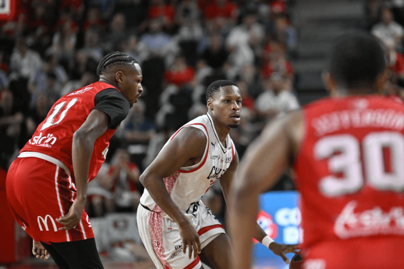 Pointant du doigt les arbitres, Frédéric Fauthoux lance déjà les hostilités entre Cholet et la JL Bourg
