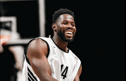 Mam Jaiteh tout sourire de prolonger avec Dubai malgré sa blessure @Dubai BC