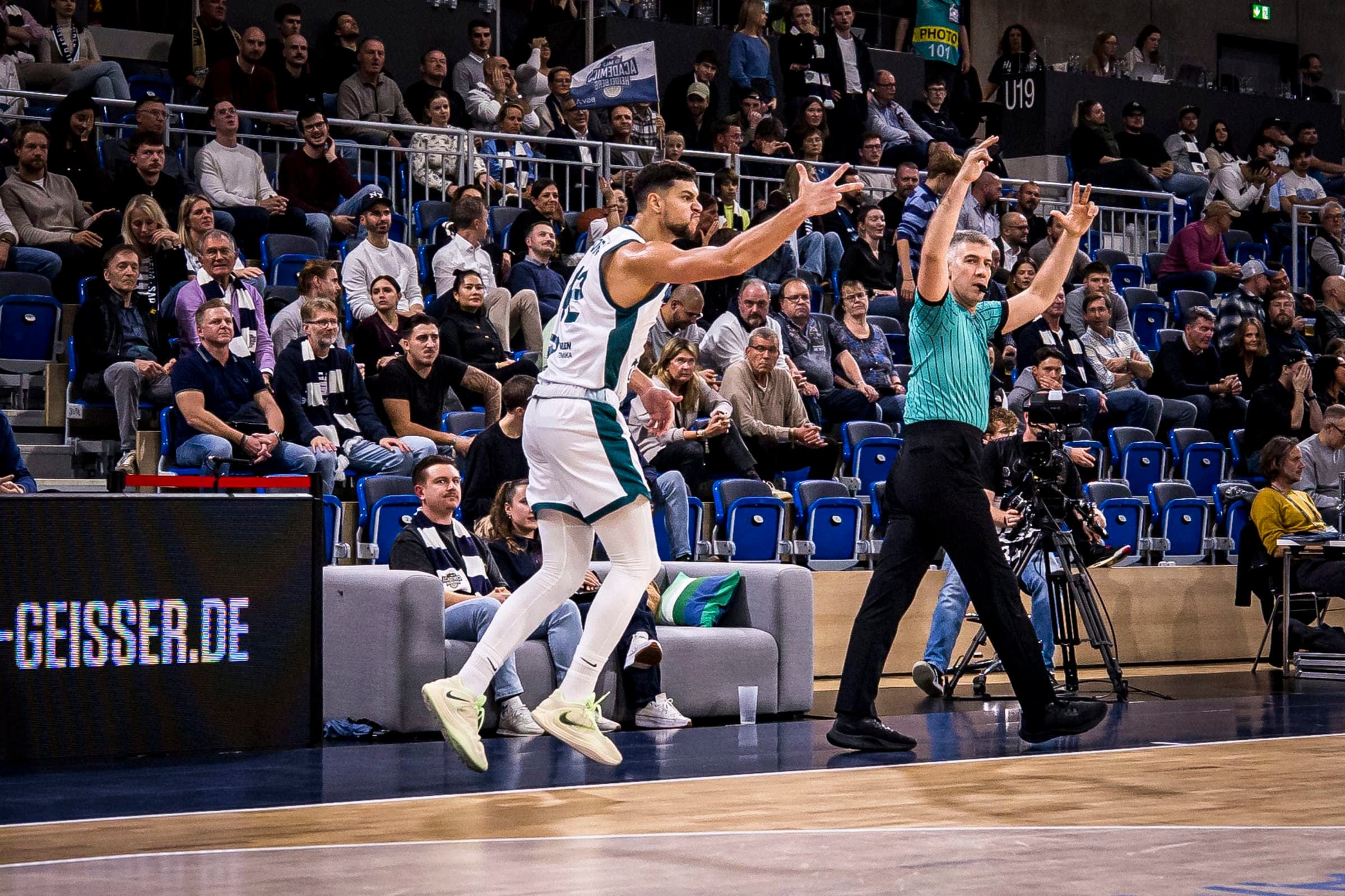Carl Ponsar brille avec le Legia Varsovie en BCL