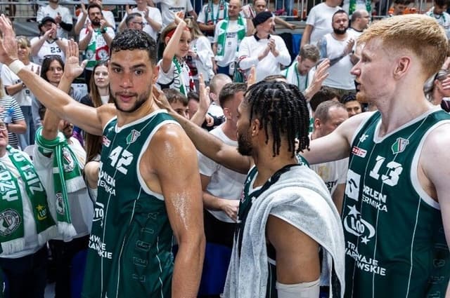 Carl Ponsar va jouer la finale du championnat polonais avec le Legia Varsovie