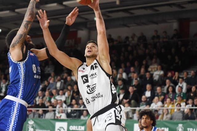 Carl Ponsar égale encore son record de points au Legia Varsovie