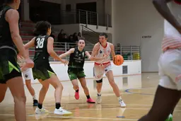 Carla Brémaud avec les Basket Girls Ancona la saison passée