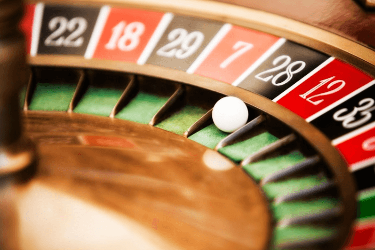 Pourquoi est-il important de connaître les règles avant de jouer à la roulette en ligne ?