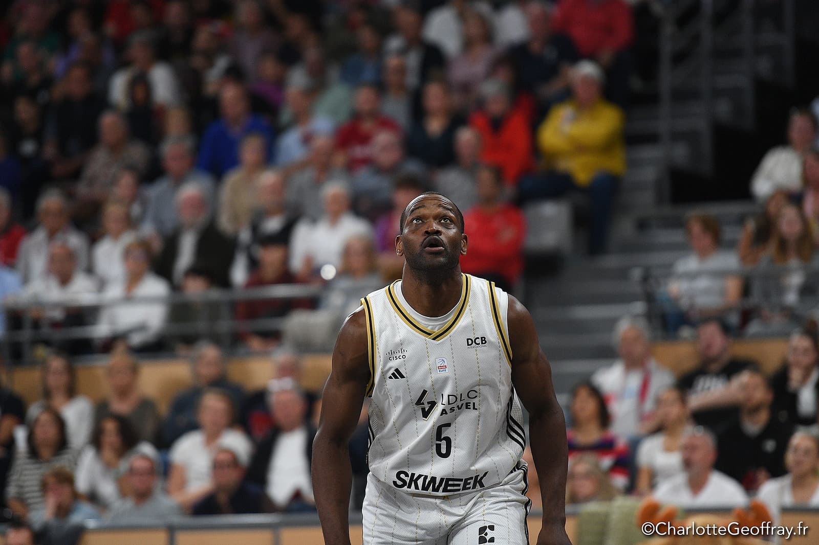 Charles Kahudi quitte l’ASVEL après dix ans : une légende tourne la page