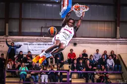 Cheikh Diop au dunk en Nationale 3 avec