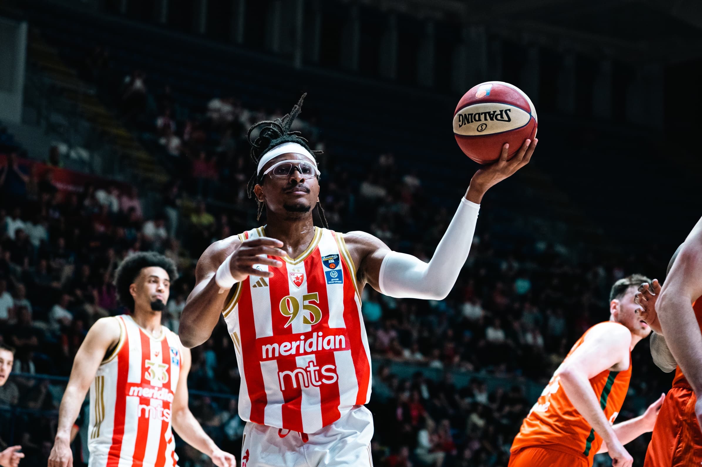 L’Étoile Rouge retrouvera le Partizan en demi-finale des playoffs, fin de saison pour Cameron Houindo