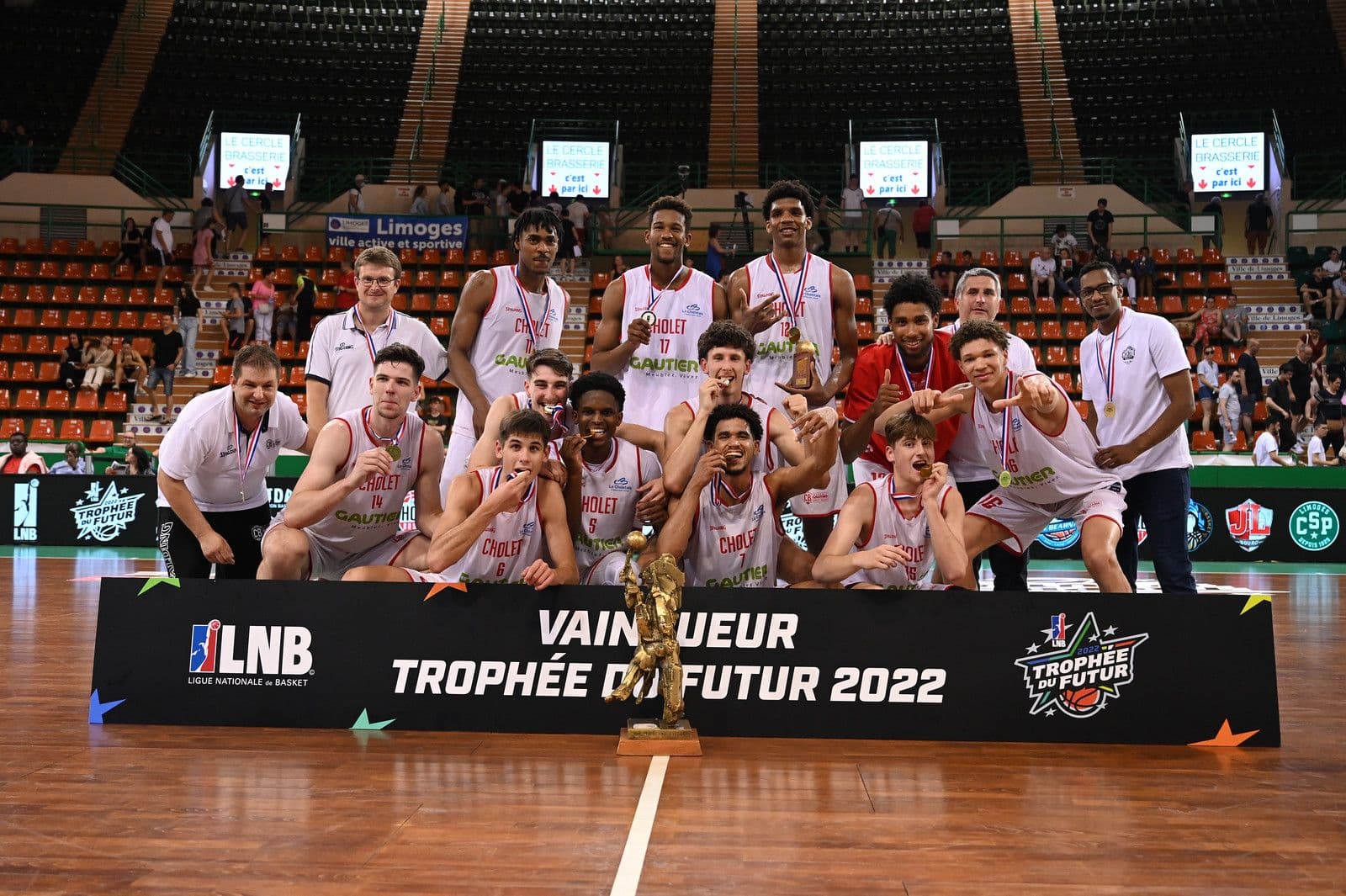 Cholet bat Limoges et remporte son sixième trophée du futur