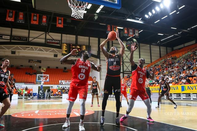 Cholet remporte le tournoi de Bourges contre Le Mans, Limoges facile contre Orléans