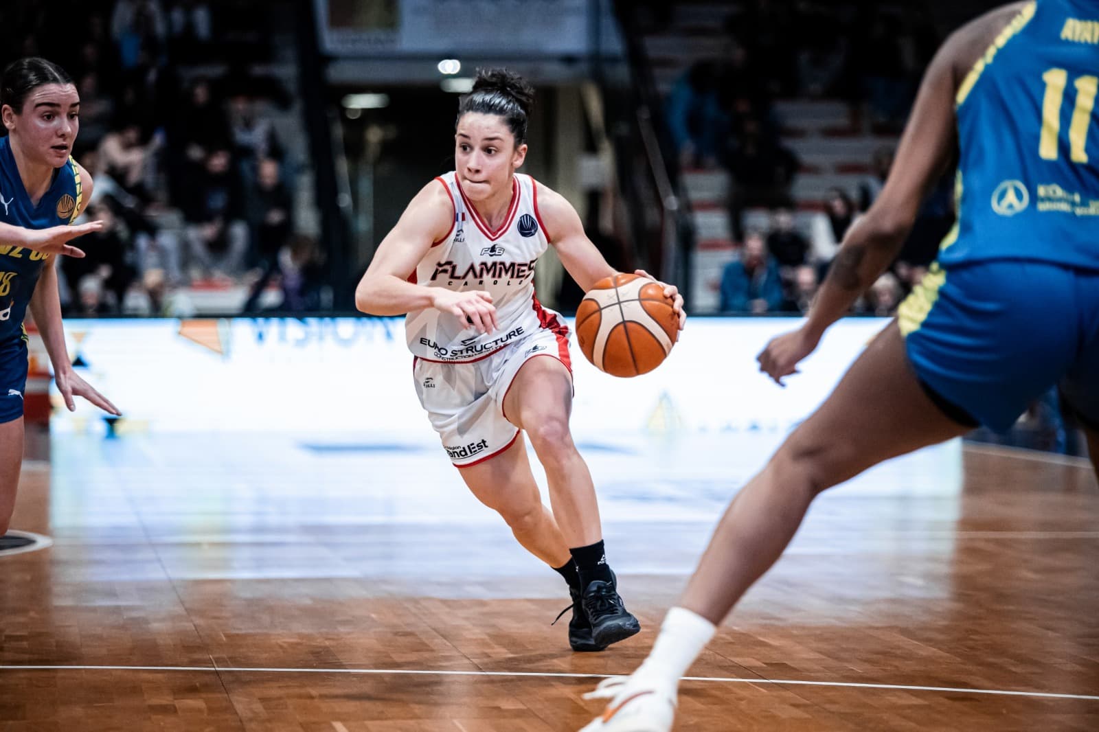 Les Flammes Carolo impitoyables avec l’ASVEL, Basket Landes tient bon face à Chartres, Bourges fait tomber Landerneau en Bretagne