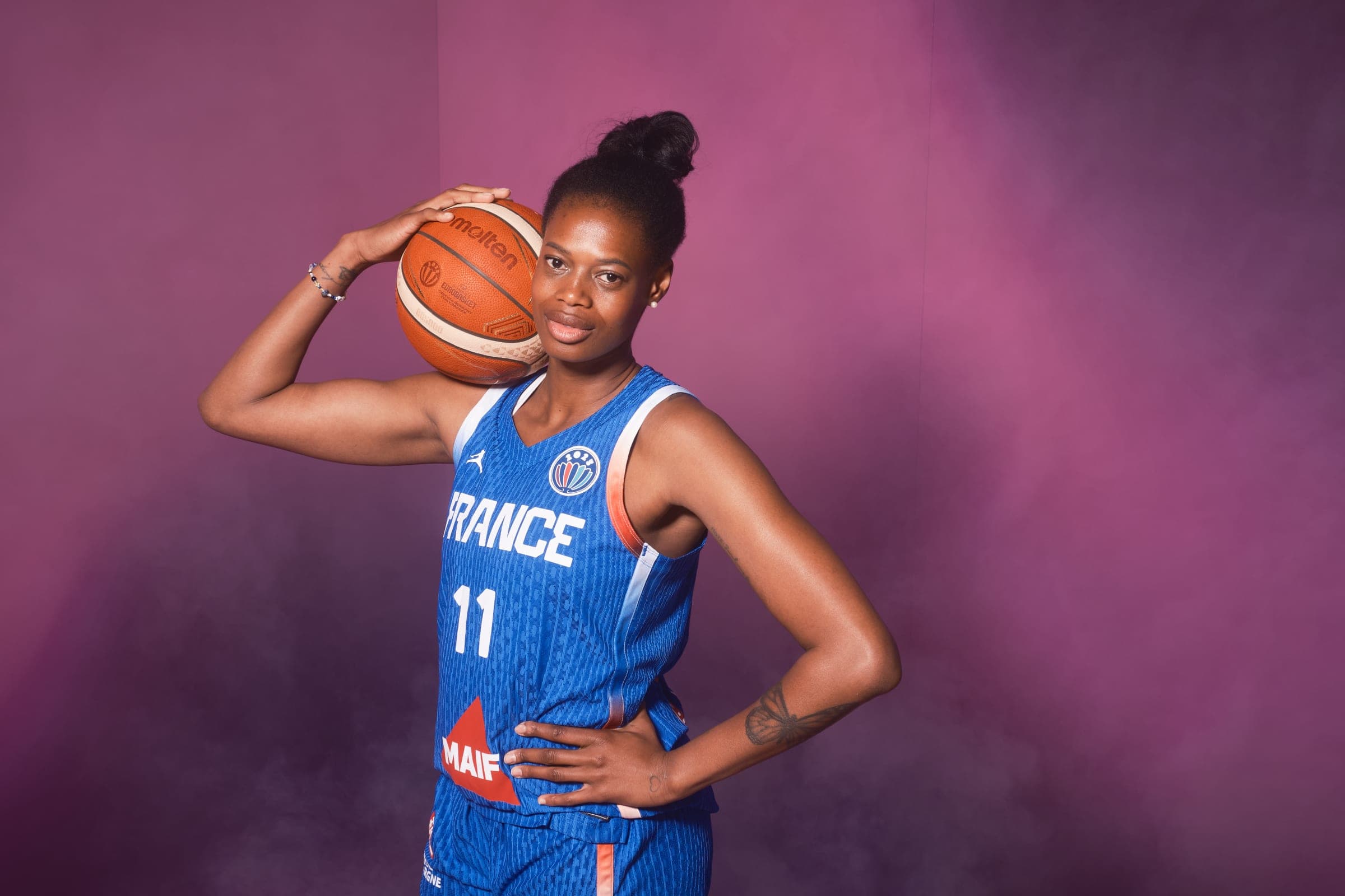 ITW Valériane Ayayi, capitaine des Bleues : « C’est tout droit : le leitvmotiv qu’on s’est donné pour cet Euro ! »