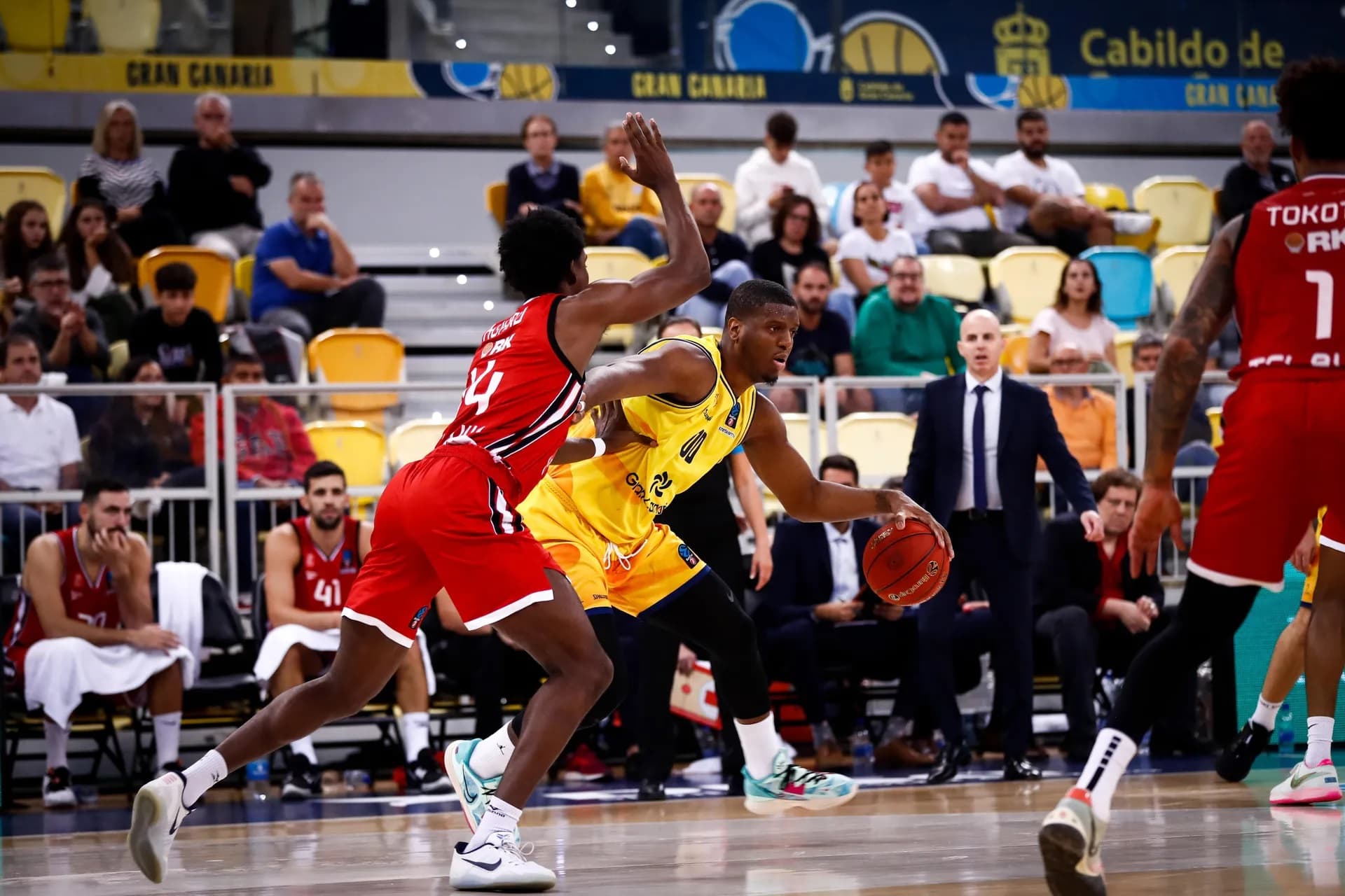 Damien Inglis domine Jaylen Hoard en EuroCup