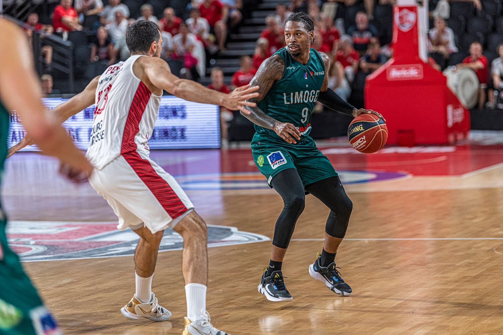 Limoges pousse Darrin Govens vers la sortie