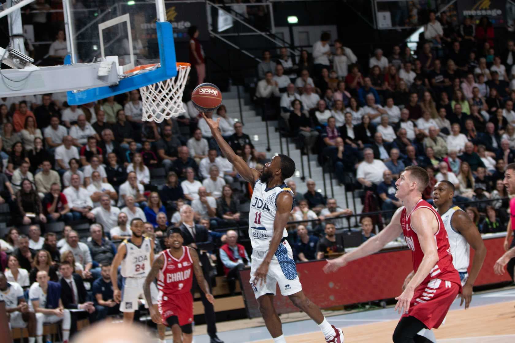 David Holston incandescent lors du derby : « J’étais juste content de rentrer enfin certains tirs »