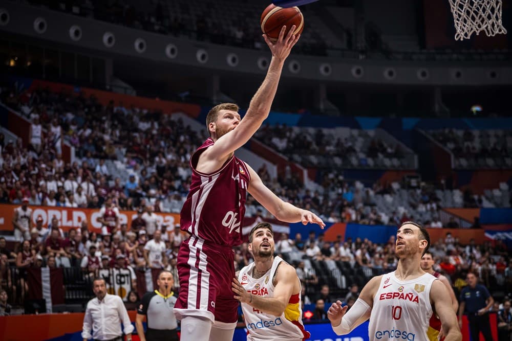 La Lettonie toujours plus sensationnelle, l’Espagne dos au mur