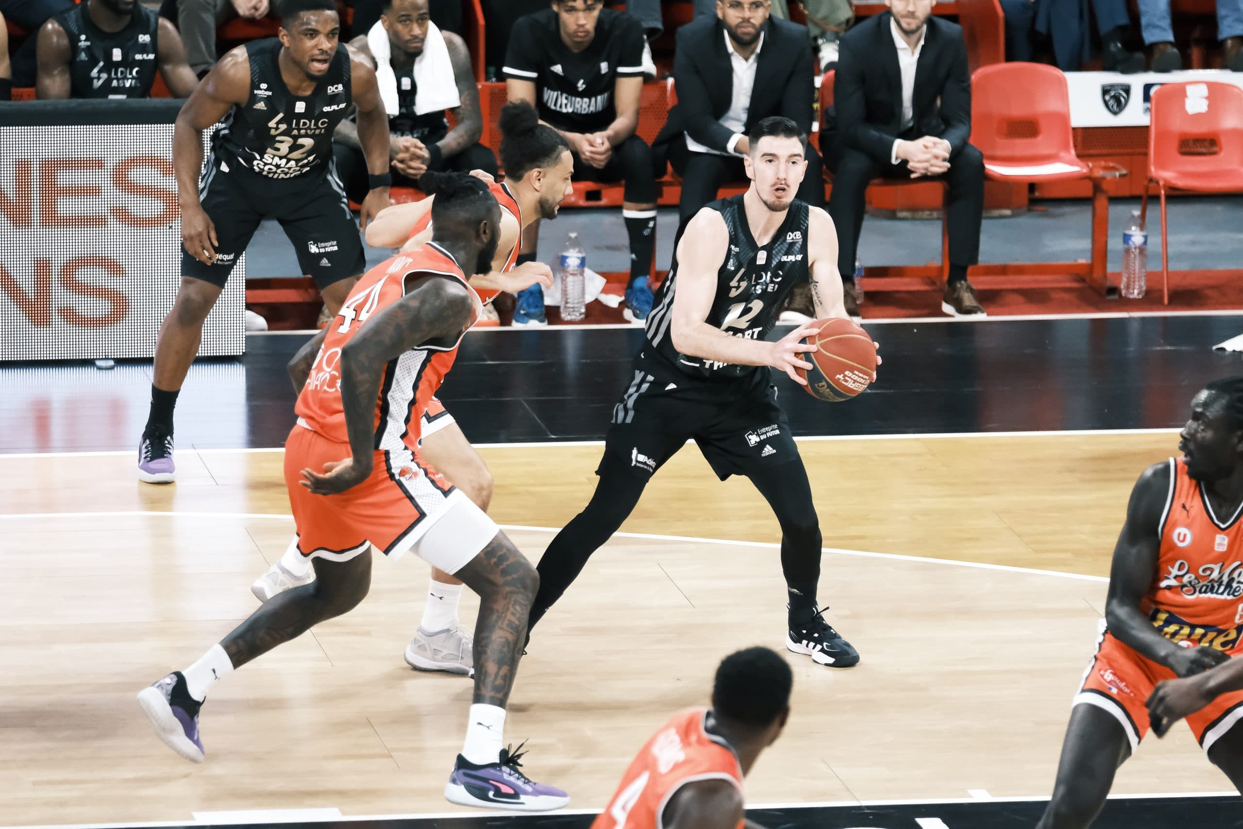 Youssoupha Fall (ASVEL) climatise Le Mans, son club formateur, à la dernière seconde