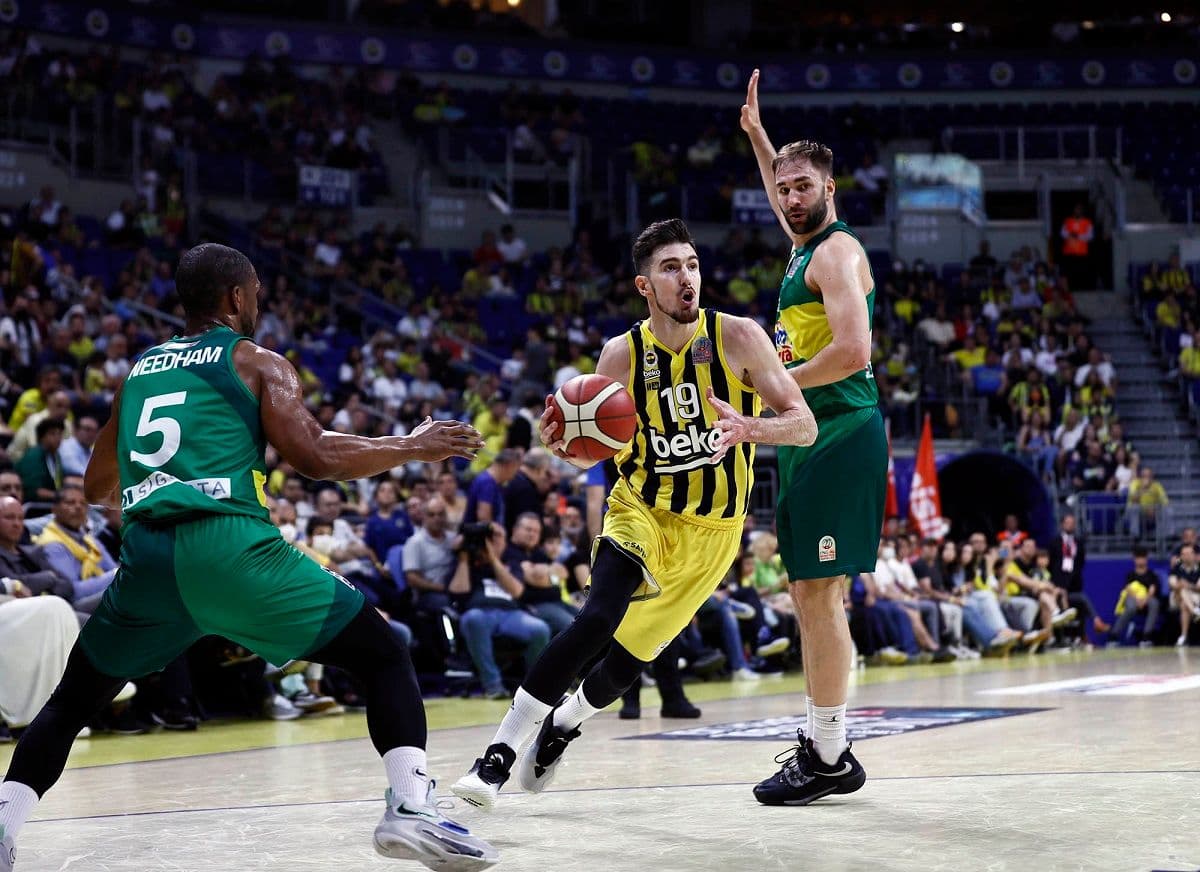 De retour à temps pour les playoffs, De Colo plante 27 points contre Bursaspor