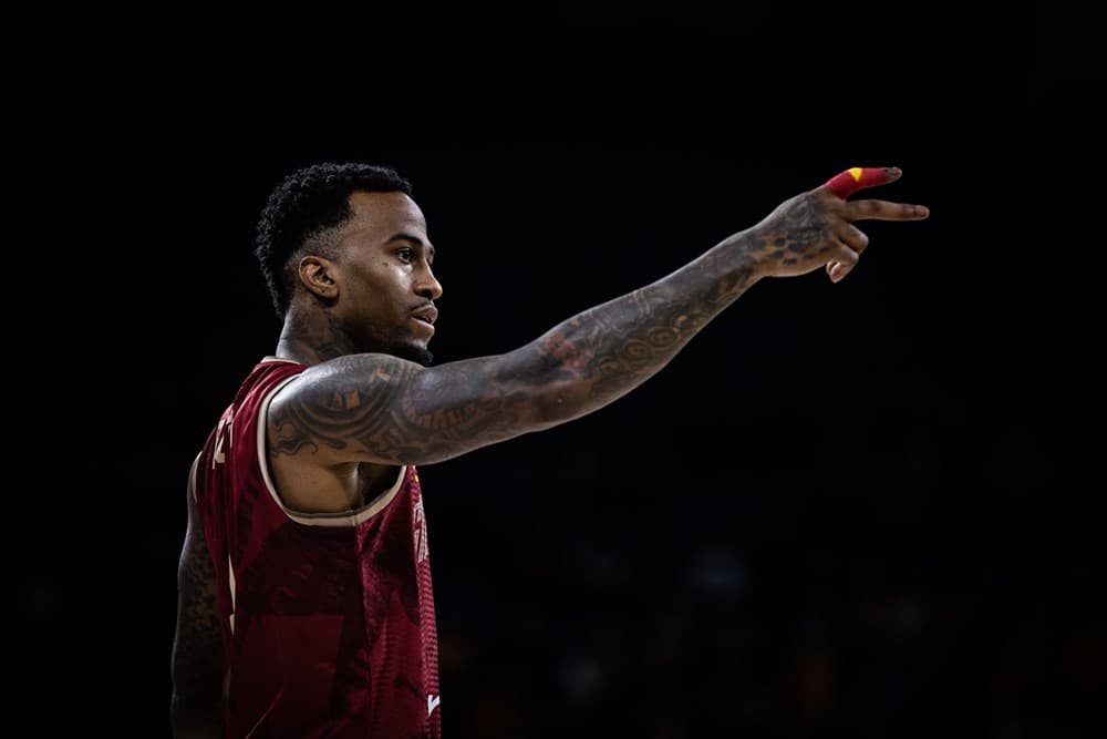 Dee Bost poursuit son tour du monde du basket et signe au Brésil