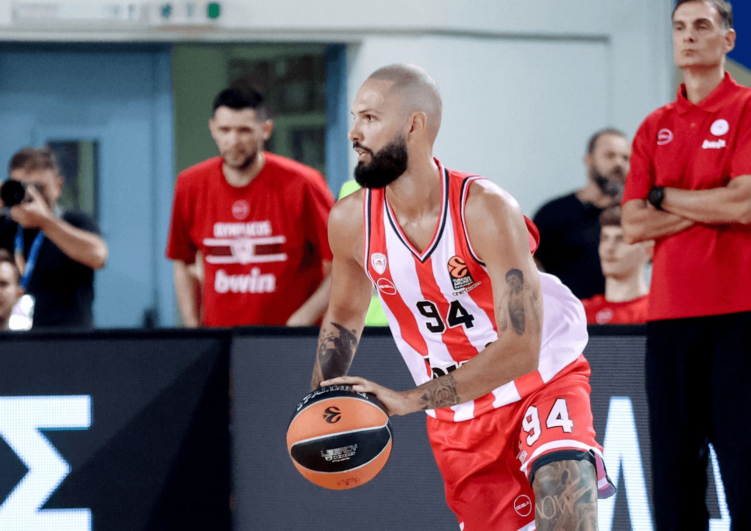 Vid o Le Premier Panier D Evan Fournier Sous Ses Nouvelles Couleurs vid-o-le-premier-panier-d-evan-fournier-sous-ses-nouvelles-couleurs