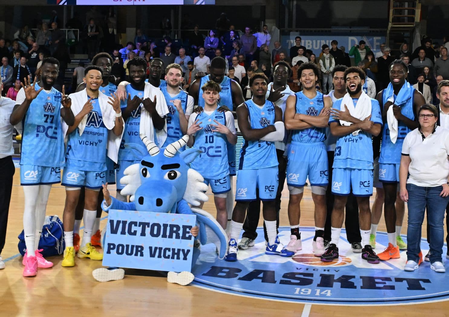 Un derby féroce tombe dans les mains de Vichy, Orléans confirme sa première place, Challans sa dernière