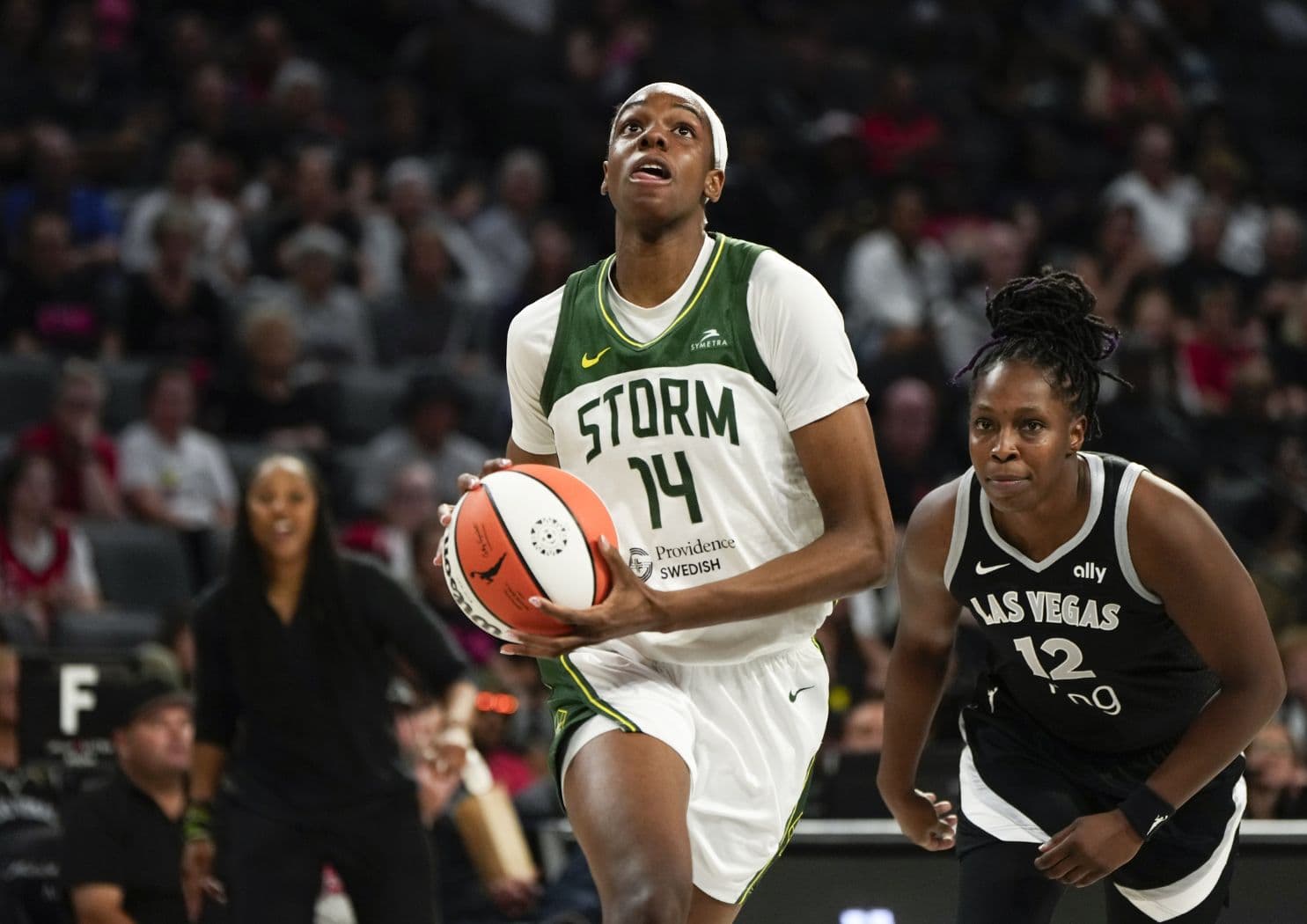 Exceptionnel match de Dominique Malonga qui explose son record, Marine Johannès gagne entre 2 avions