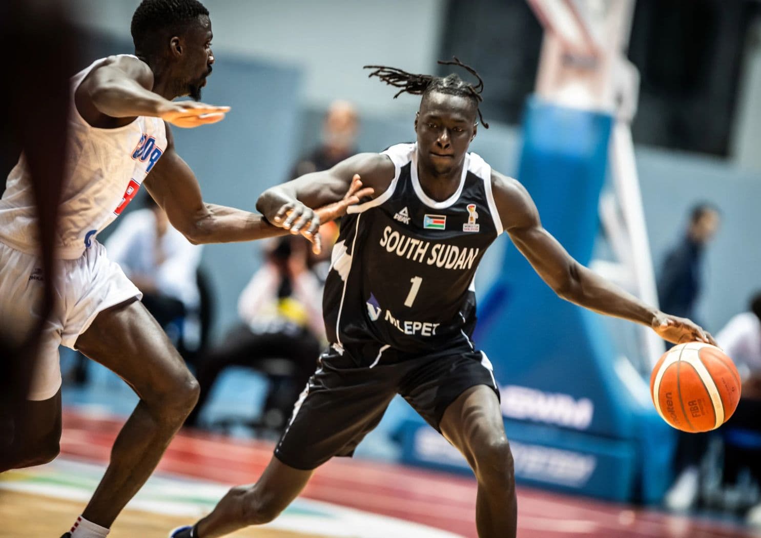 Both Gach performe et prend un nouveau rôle avec le Soudan du Sud