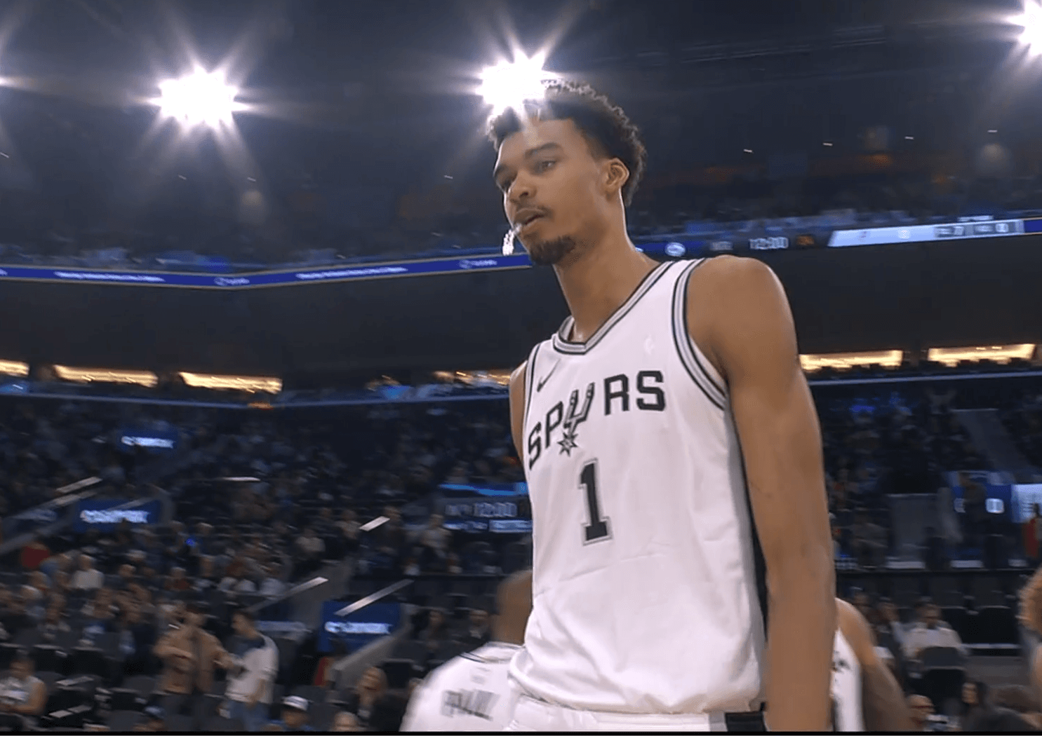 Malgré son quasi triple-double avec les contres, Victor Wembanyama n’empêche pas le comeback des Clippers