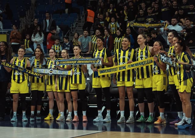 Le duo Gabby Williams-Iliana Rupert mène Fenerbahçe vers une victoire de quasiment 50 points