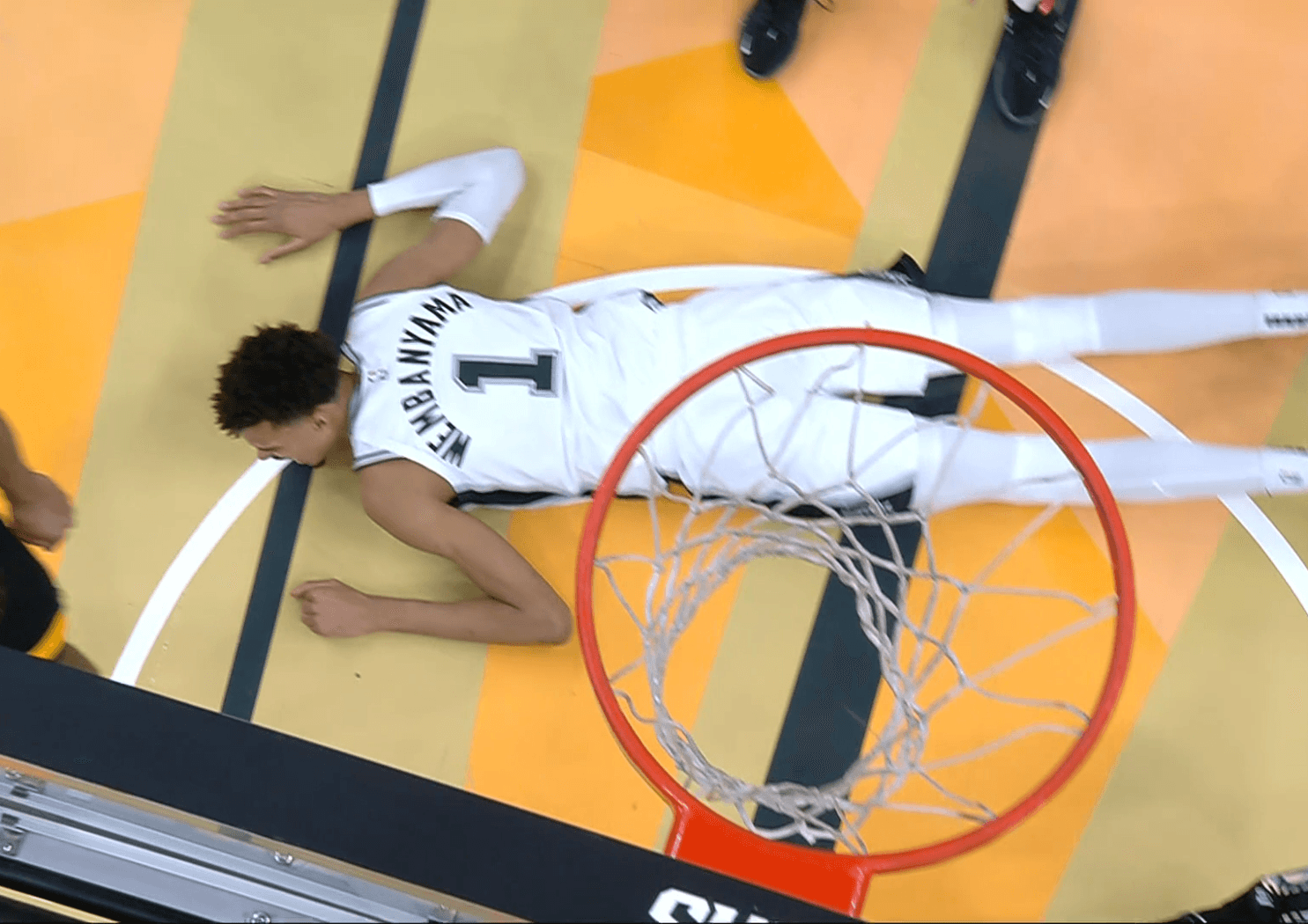 Tout juste élu meilleur défenseur du mois à l’Ouest, Victor Wembanyama sur la touche à cause de son dos