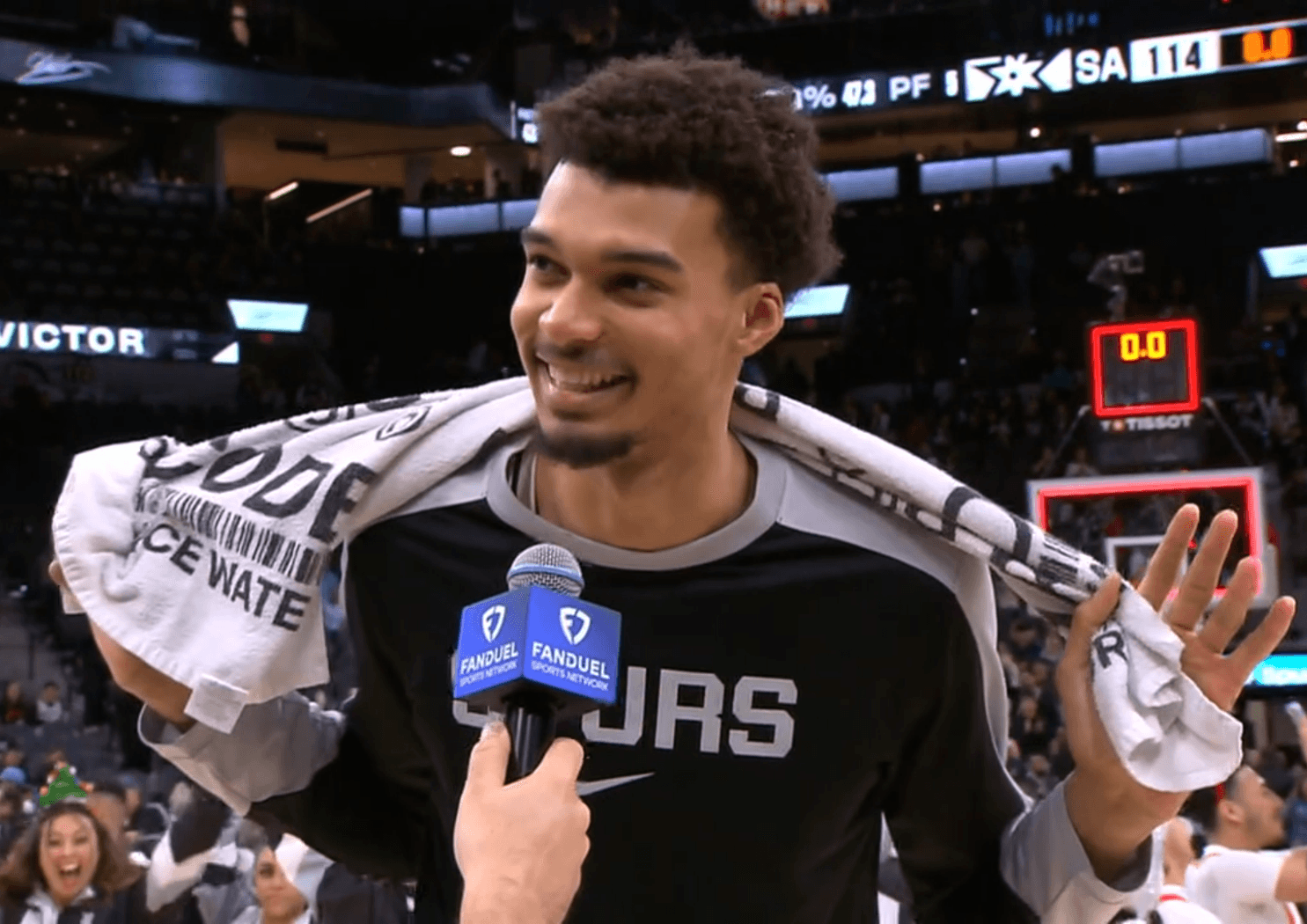 Avec 30 points et… 10 contres, Victor Wembanyama ramène les Spurs dans la zone du play-in !