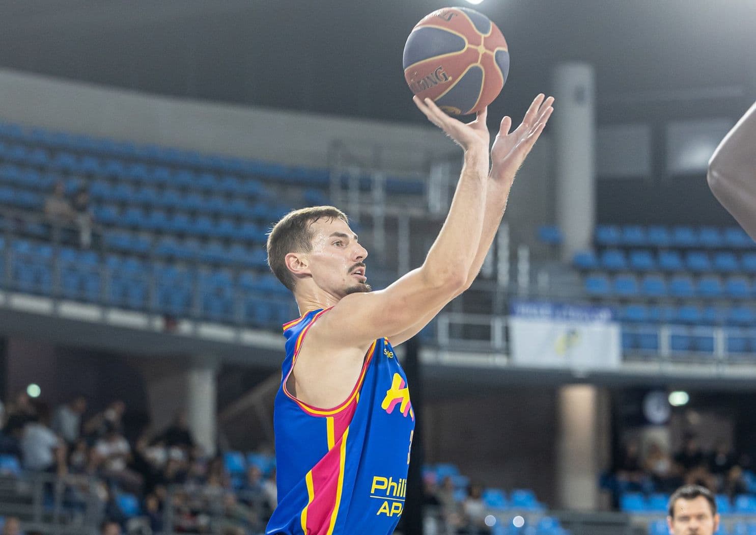 Derrière un fabuleux duo Roberson-Knezevic, Hyères-Toulon prend un derby crucial contre Antibes