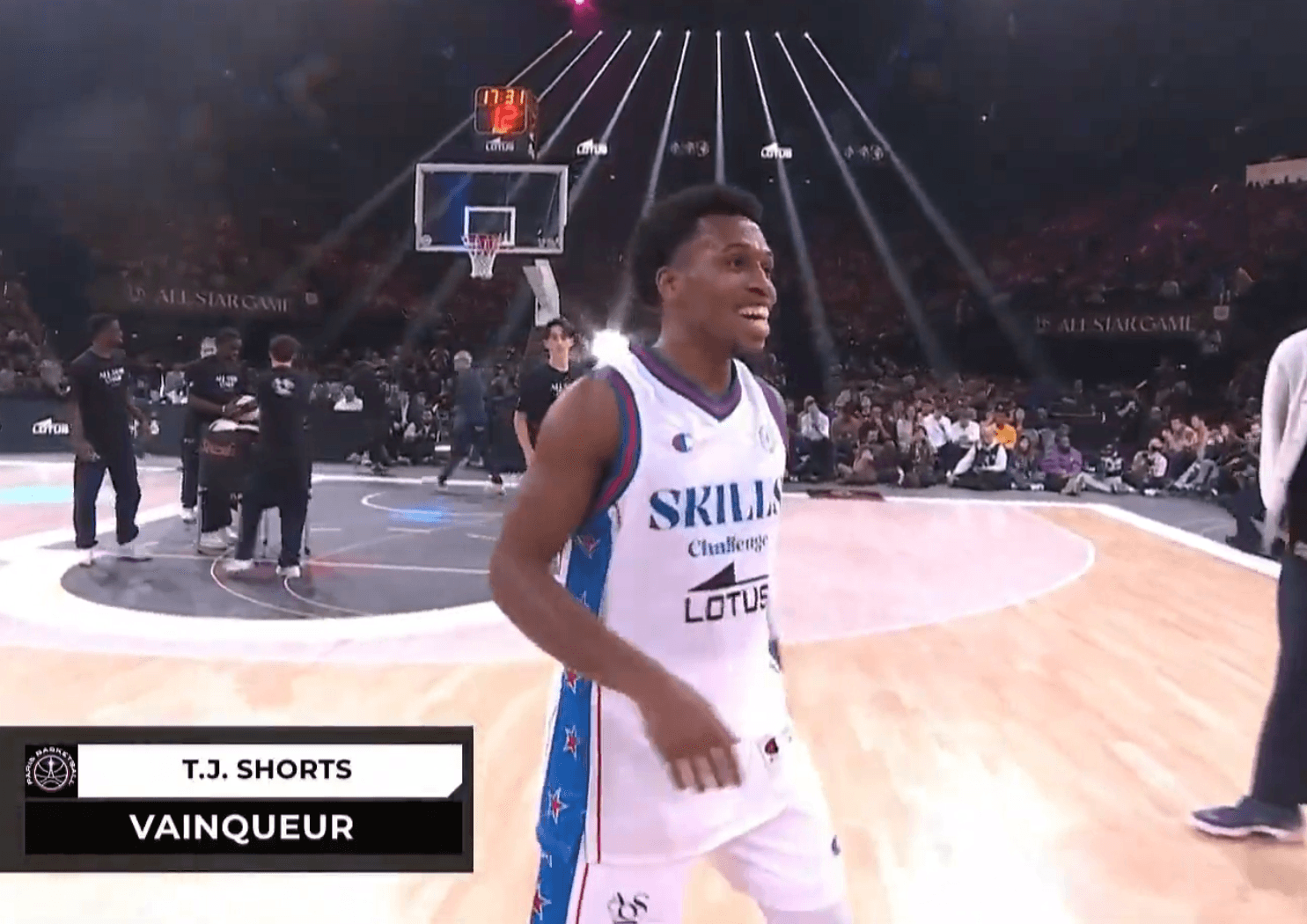 TJ Shorts remporte le Skills Challenge dans un-contre-un face à Élie Okobo