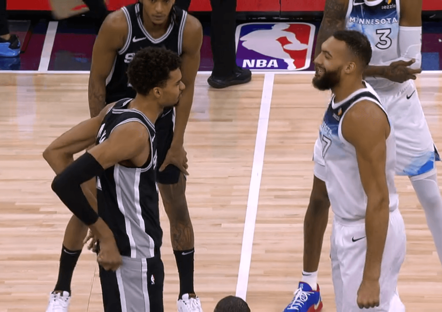 Rudy Gobert remporte le duel des twintowers françaises malgré les 34 points de Wembanyama