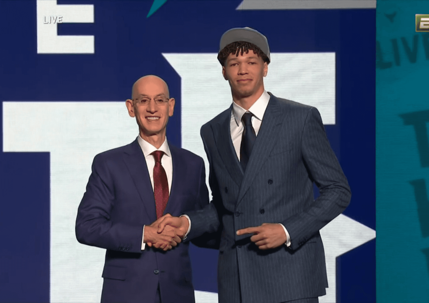 Tidjane Salaün lui aussi dans le Top 10 de la Draft : il atterrit aux Hornets en n°6 !