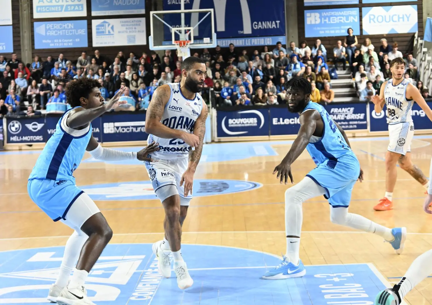 Le nouveau leader Roanne prend un énorme derby à Vichy, la « darling » du moment Châlons-Reims s’offre Blois au Jeu de Paume !