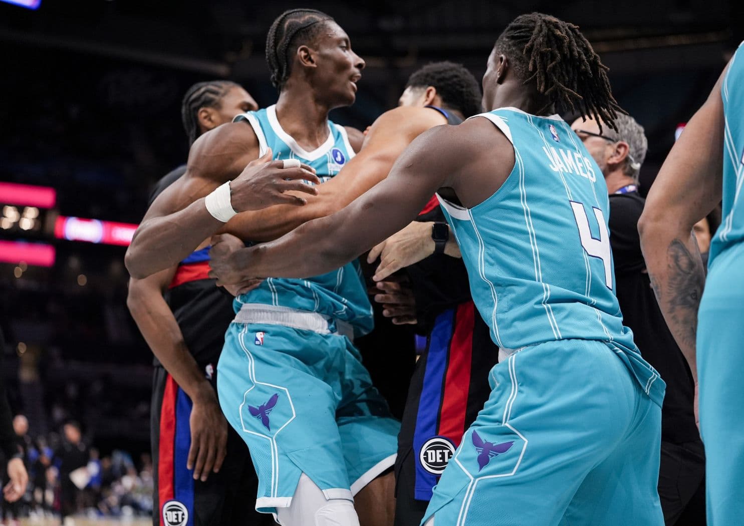 Les sanctions sont tombées pour Moussa Diabaté et les autres belligérants de la bagarre Hornets-Pistons