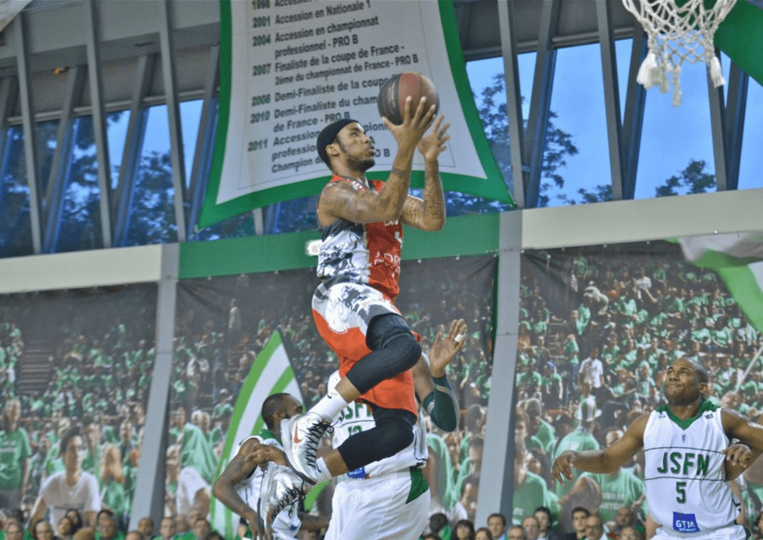 L’ancien chalonnais Marcus Denmon accusé de vol et embuscade à main armée