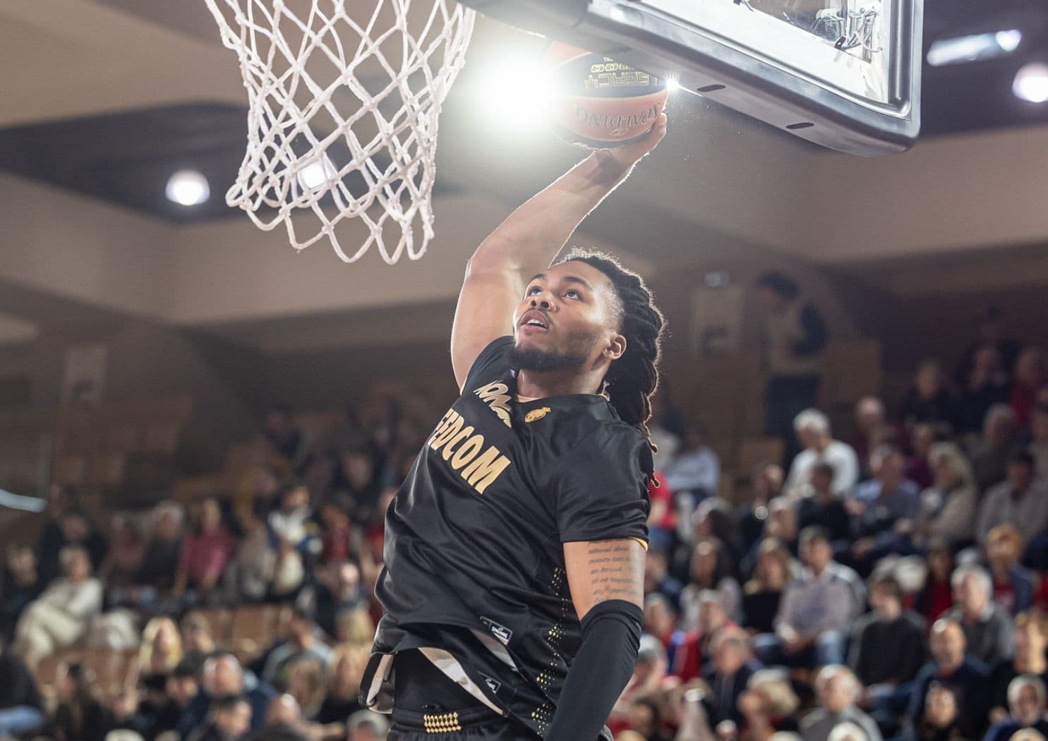 Monaco stoppe l’hémorragie avant la trêve en battant Baskonia !