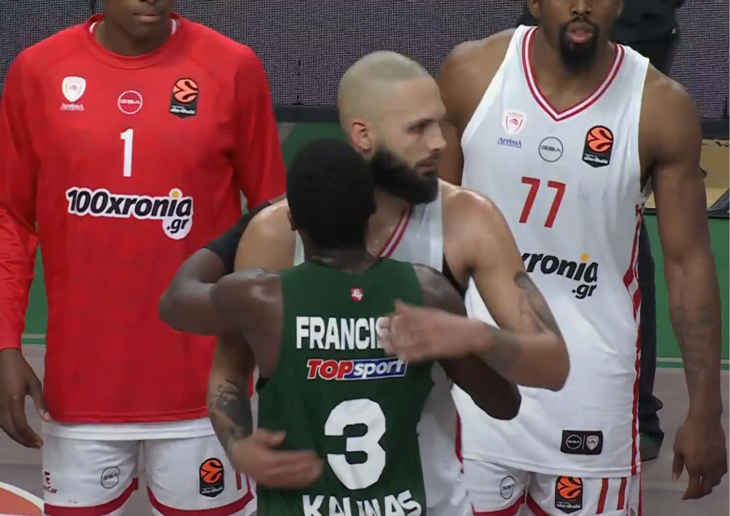 Avant de rejoindre l’EDF en Hongrie, Sylvain Francisco s’offre une victoire de prestige contre l’Olympiakos d’un Evan Fournier XXL