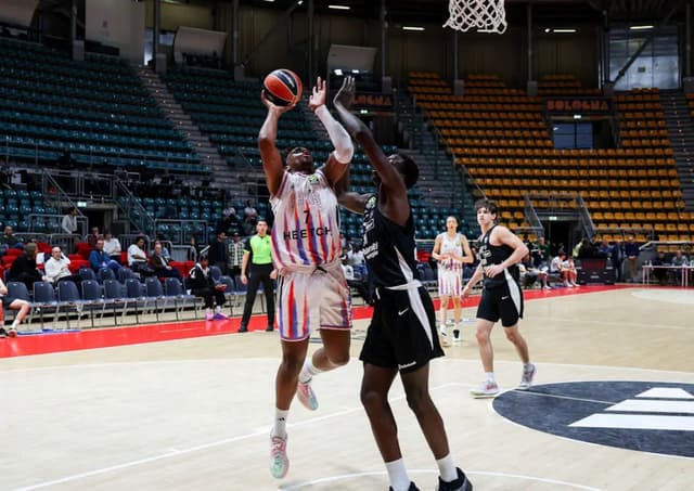 Deuxième défaite en un jour pour les U18 de Paris, déjà condamnés à l’ANGT de Bologne