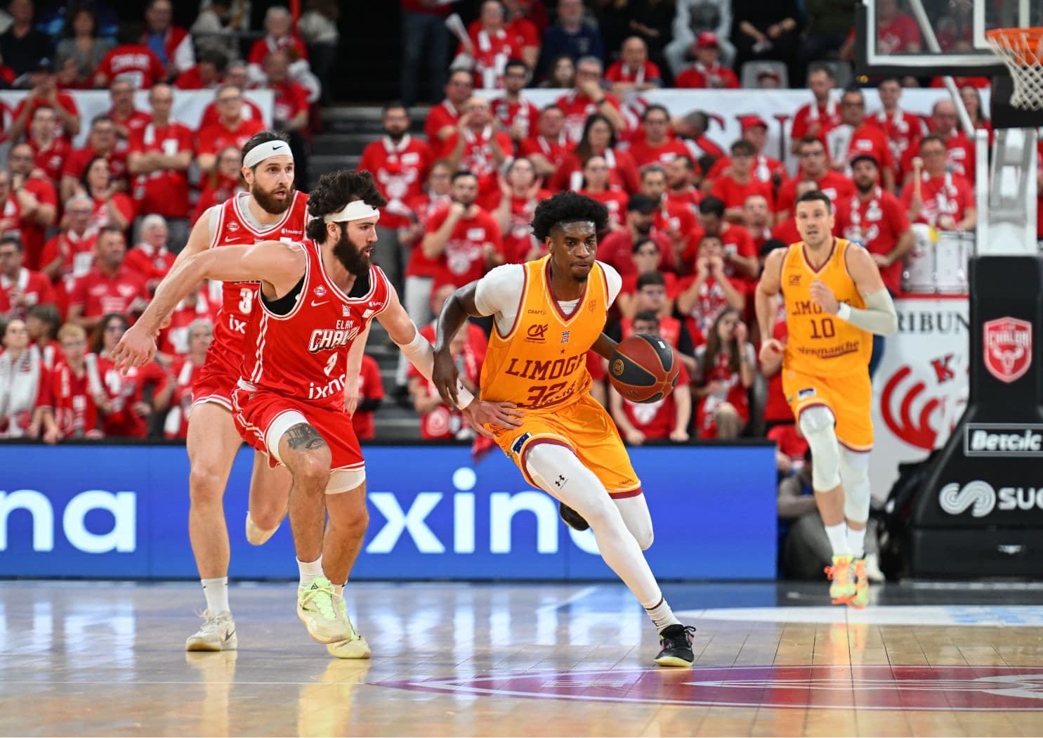 Pire défaite de l’histoire de Limoges qui coule chez l’Élan Chalon, qui retrouve enfin la victoire