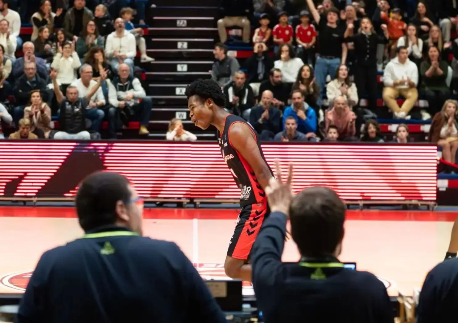 Roanne s’échappe en tête, game-winner de Lucas Demahis-Ballou dans un thriller chez lui à Rouen