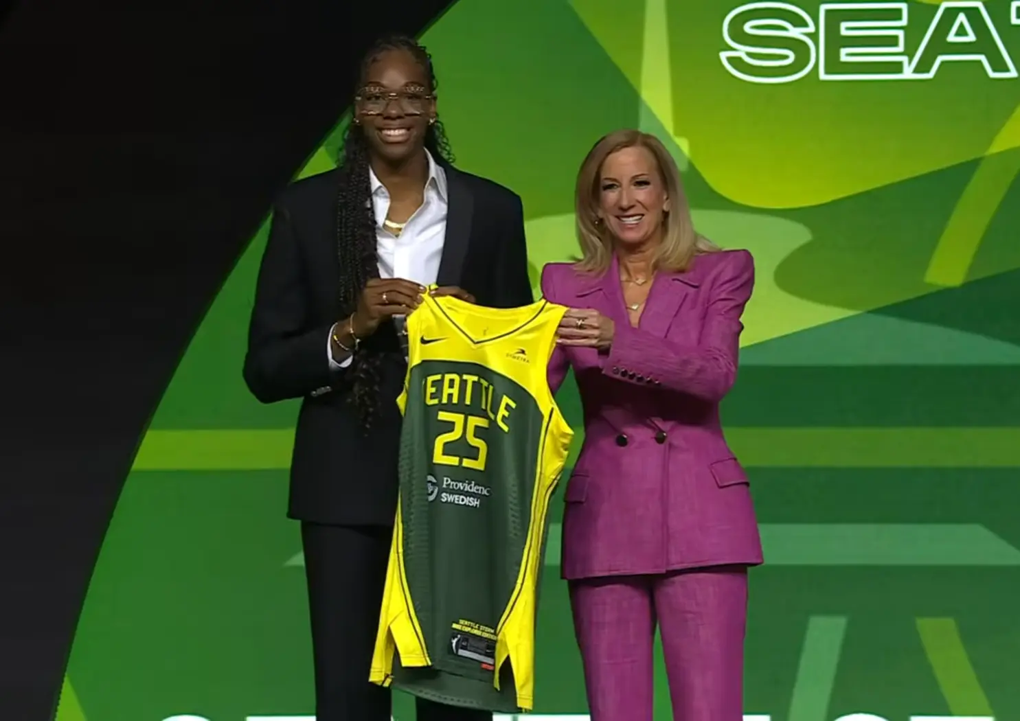 Dominique Malonga est officiellement une joueuse WNBA : direction Seattle en n°2 de la Draft !