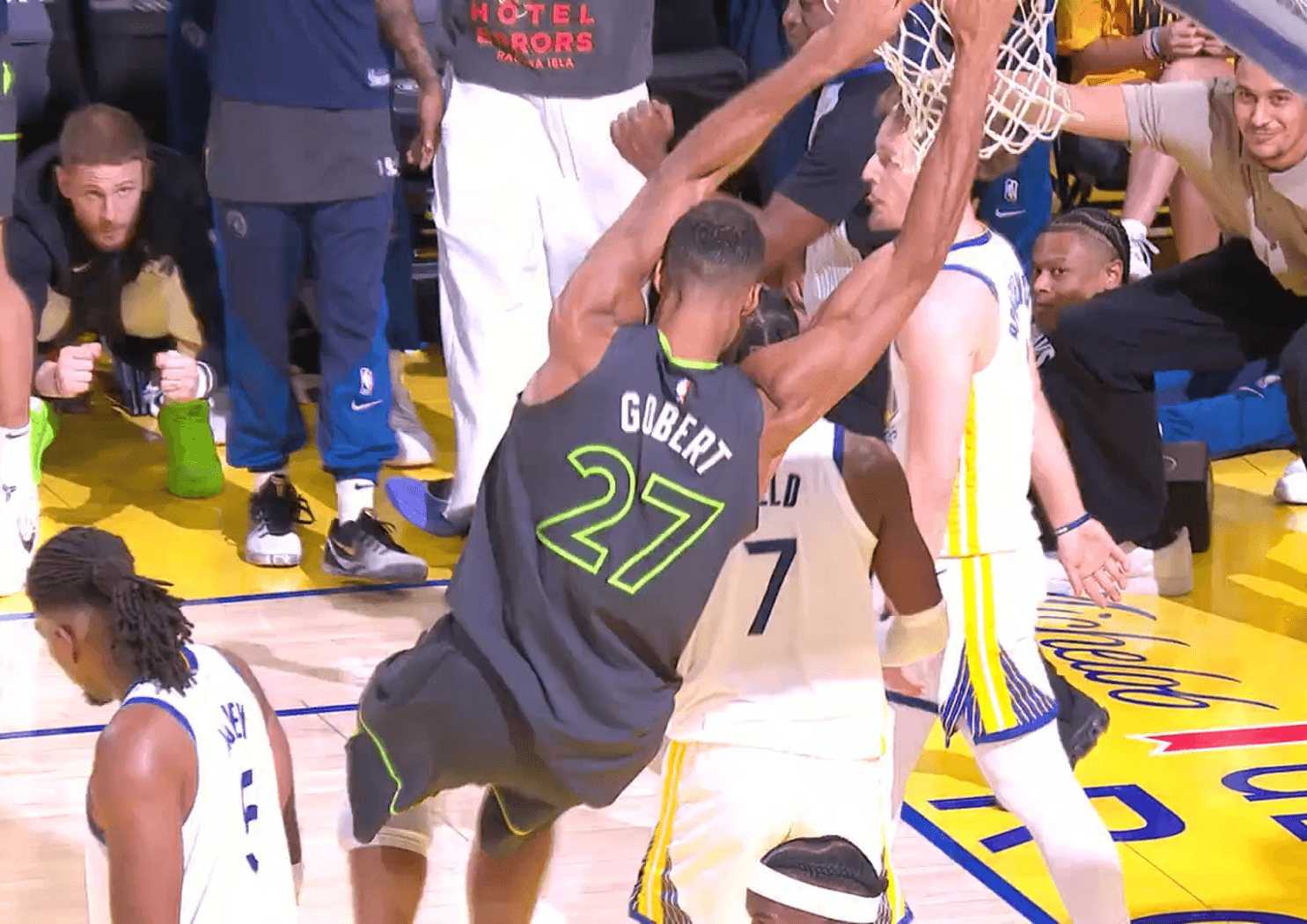 Les Wolves de Rudy Gobert rattrapent le coup face à des Warriors orphelins de Curry