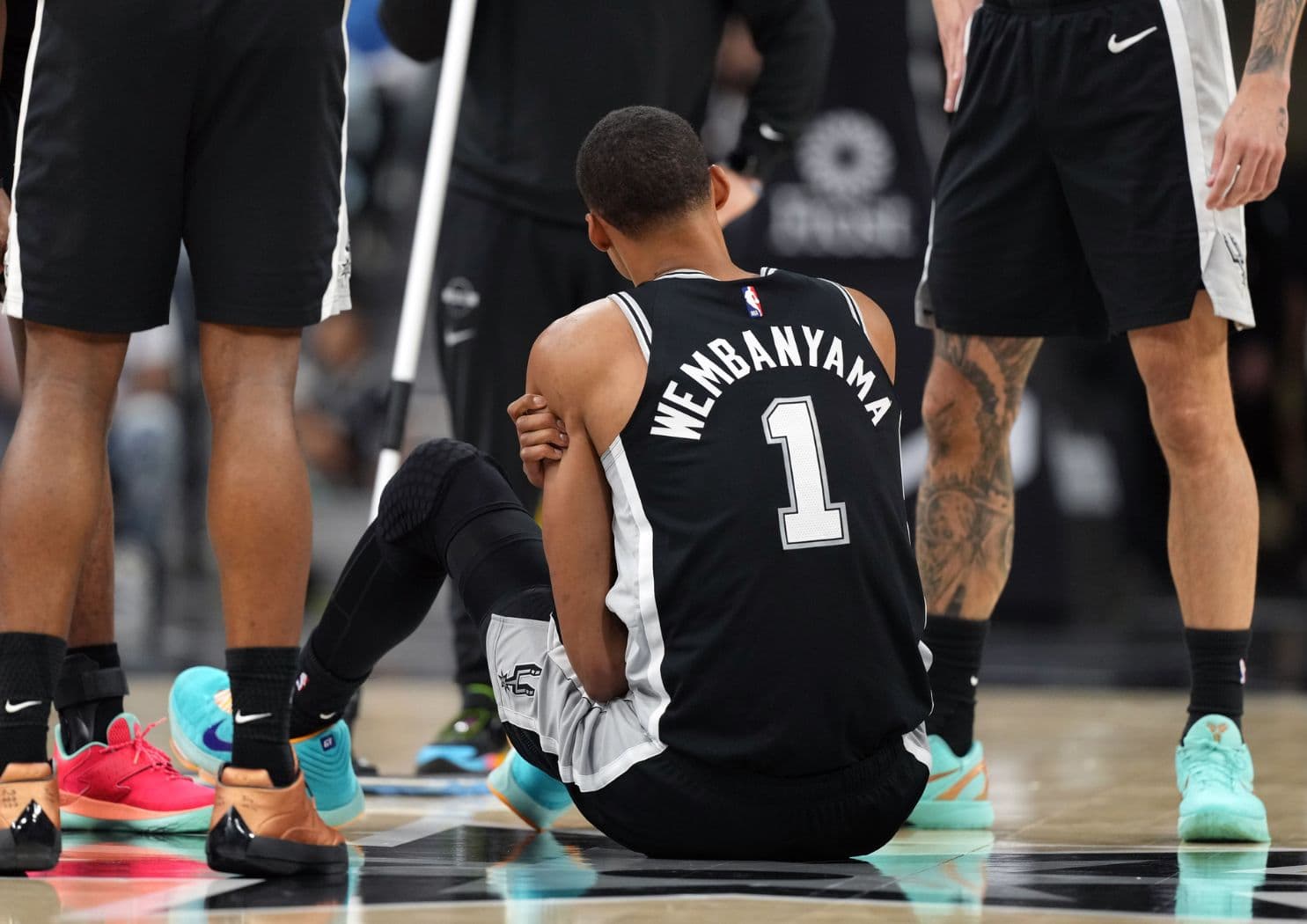 Victor Wembanyama se blesse… lors de son 64e match : les trophées de fin de saison en danger ?